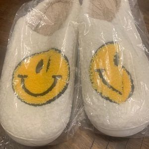 NWT Fuzzy Happy Face Slippers